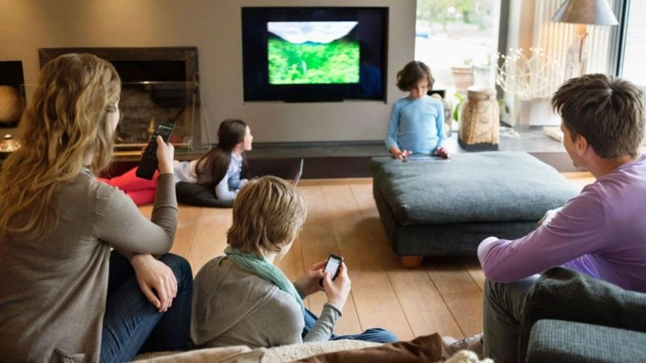 Anaakım medya ve eğitim – Halkweb